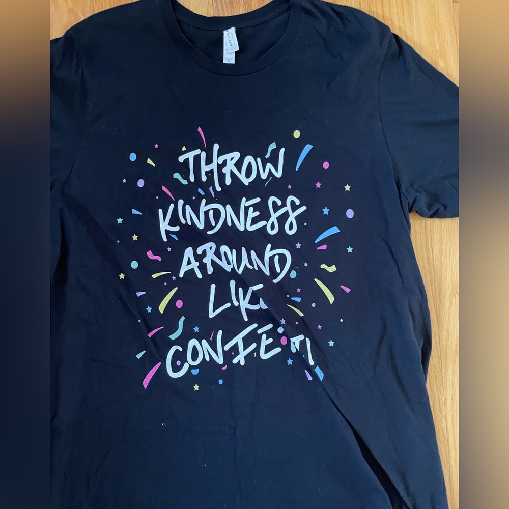 - - Canvas men’s T shirt size, XL